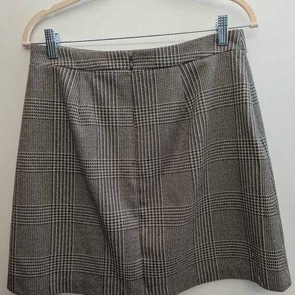 Banana Republic Notch Front Mini Skirt, plaid, 8, LNWOT/no flaws, fully lined - Picture 3 of 6